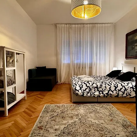 Apartment Charm & History In Trieste