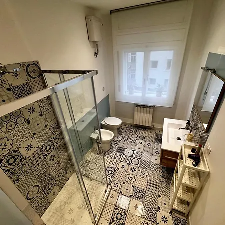 Charm & History In Appartement Triëst