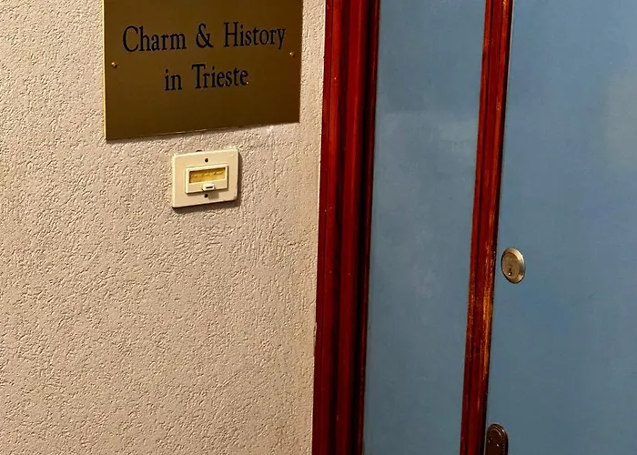 Charm & History In Appartement Trieste